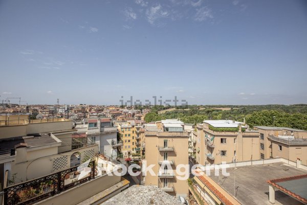 appartamento in vendita a Roma in zona Gianicolense