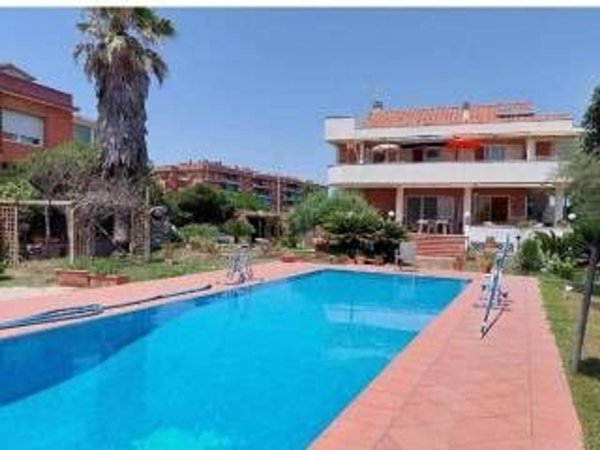 casa indipendente in vendita a Roma in zona Lido di Castel Fusano