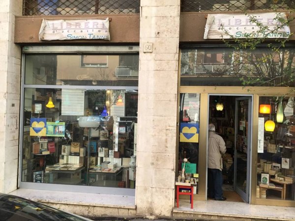 negozio in vendita a Roma in zona Appio Latino