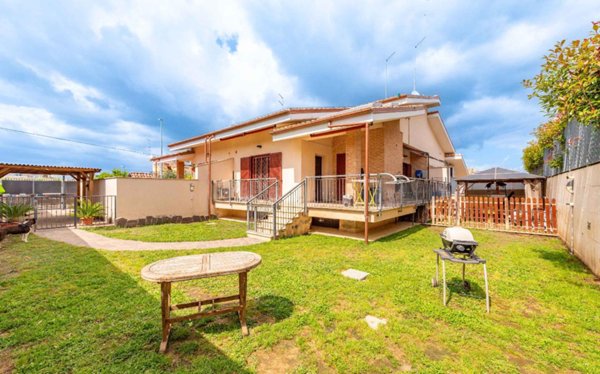 casa indipendente in vendita a Roma in zona Castelverde