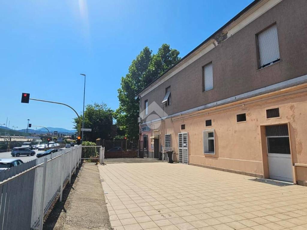 negozio in vendita a Roma in zona Romanina