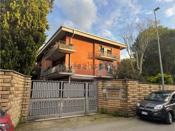 appartamento in vendita a Roma in zona Appio Pignatelli