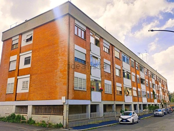 appartamento in vendita a Roma in zona Spinaceto