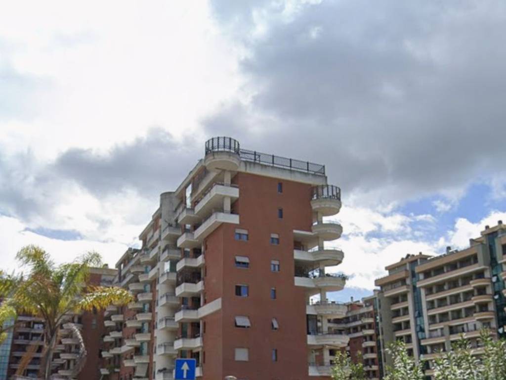 appartamento in vendita a Roma in zona Axa