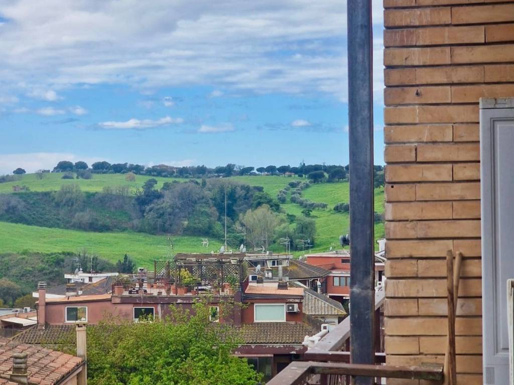 appartamento in vendita a Roma in zona Tomba di Nerone