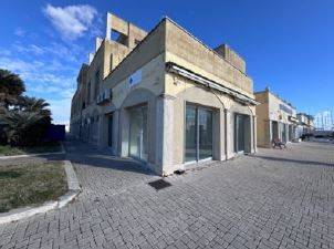 negozio in vendita a Roma in zona Castel Fusano