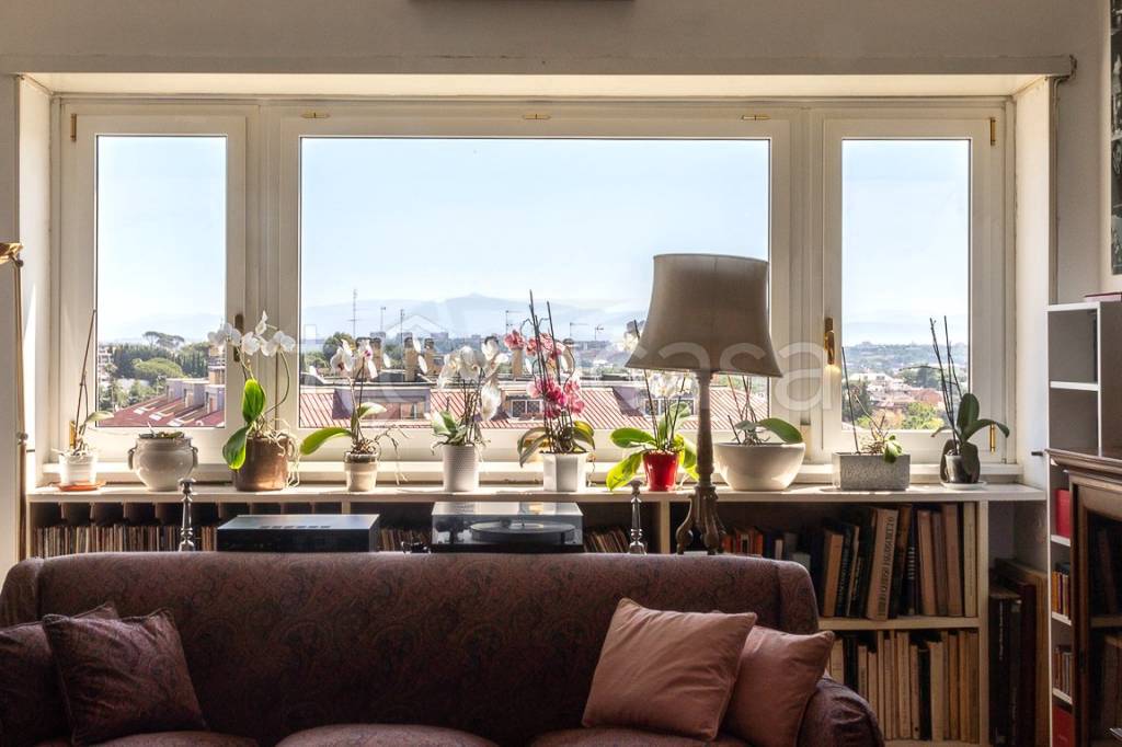 appartamento in vendita a Roma in zona Tor di Quinto