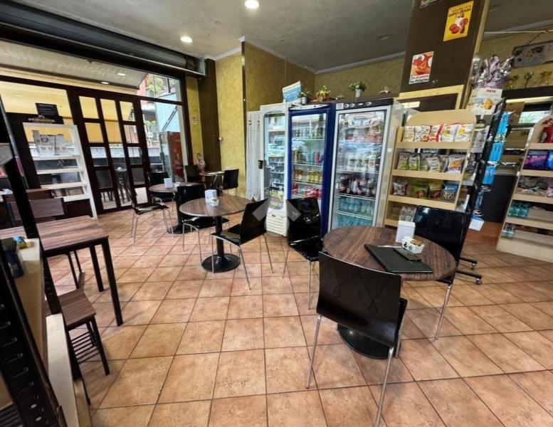 locale commerciale in vendita a Roma in zona Ostia