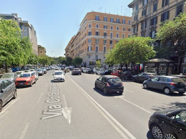 negozio in vendita a Roma in zona Rione Prati