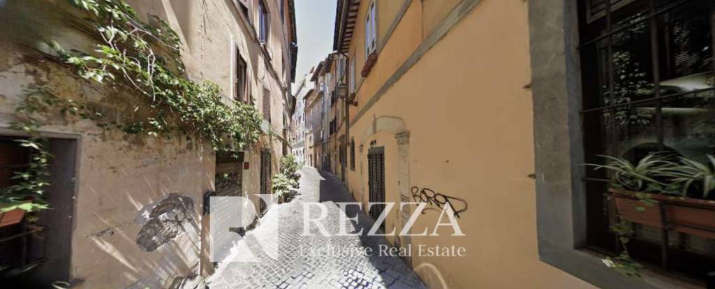 negozio in vendita a Roma in zona Rione di Ponte