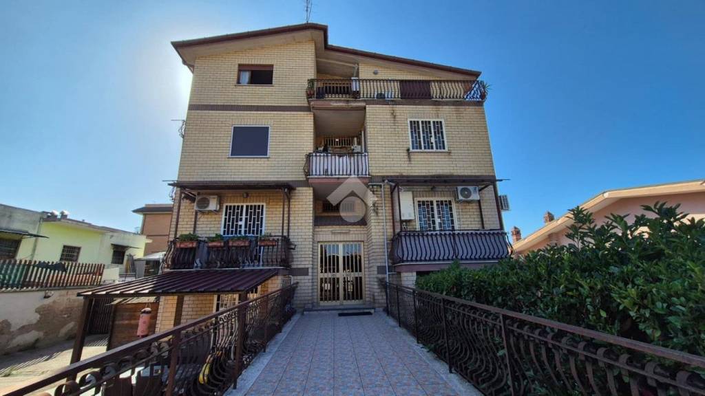 appartamento in vendita a Roma in zona Torre Gaia