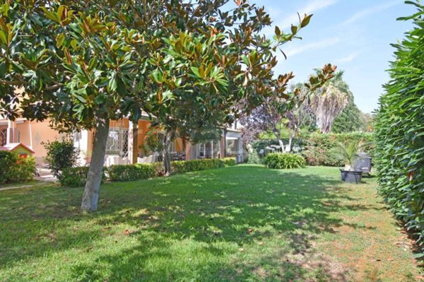 casa indipendente in vendita a Roma in zona Infernetto