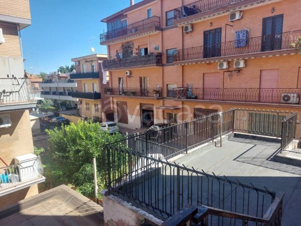 appartamento in vendita a Roma in zona Colle del Sole