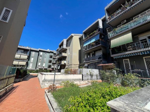 appartamento in vendita a Roma in zona Axa