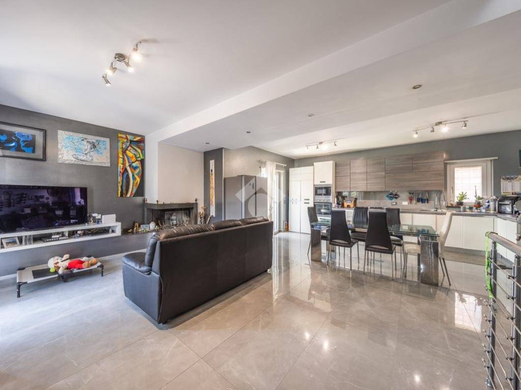 casa indipendente in vendita a Roma in zona Castelverde