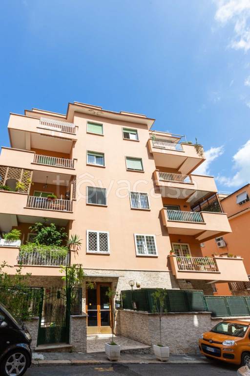 appartamento in vendita a Roma in zona Gianicolense