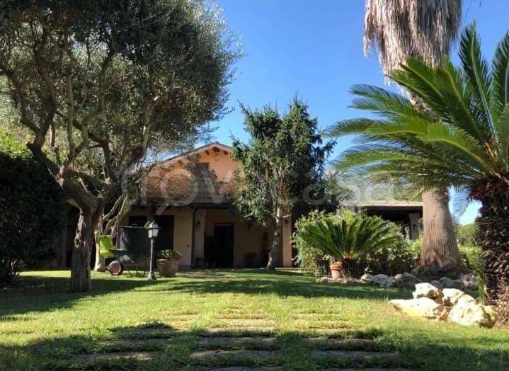 casa indipendente in vendita a Roma in zona Castel di Guido