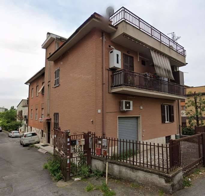 appartamento in vendita a Roma in zona Torre Maura
