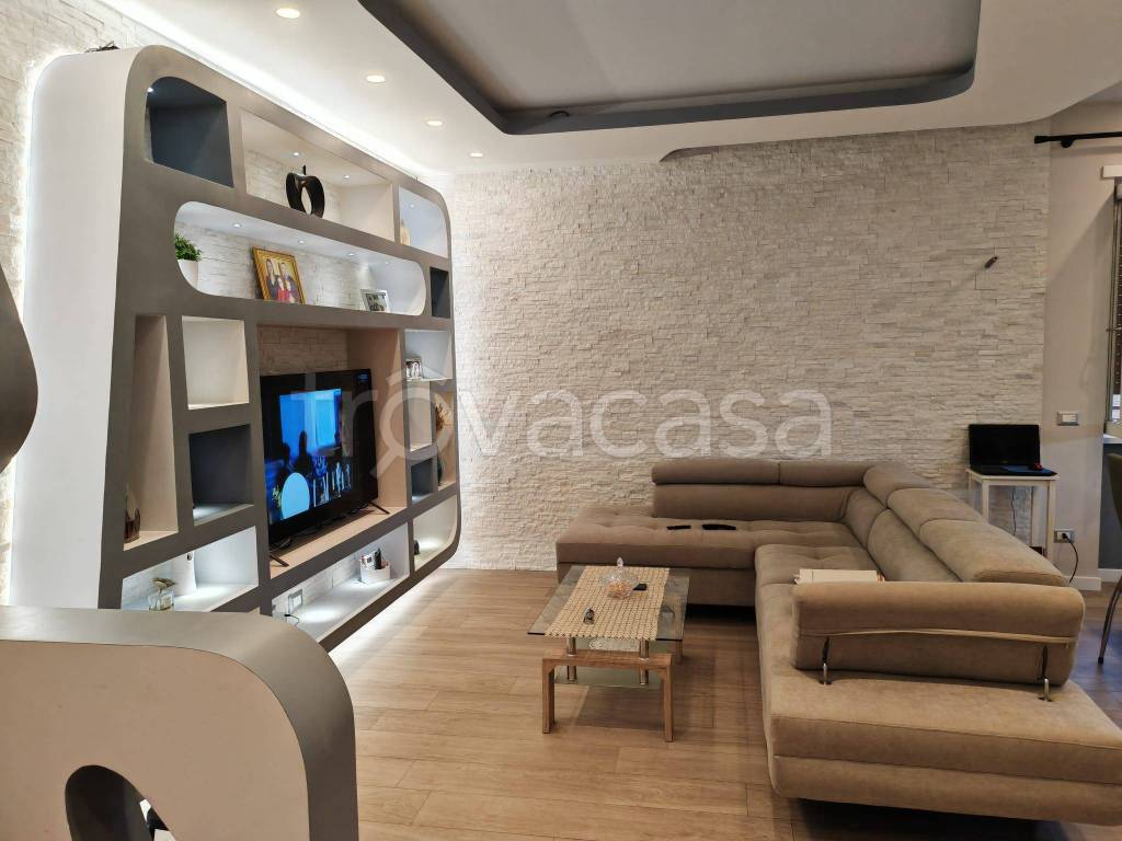 appartamento in vendita a Roma in zona Torre Angela