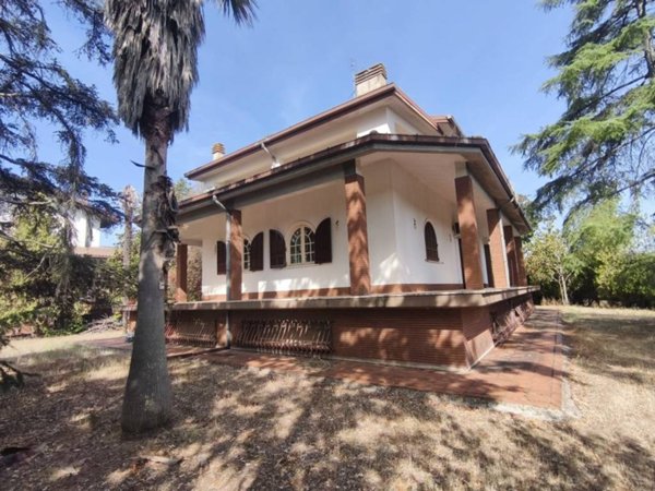 casa indipendente in vendita a Roma in zona Valle Santa