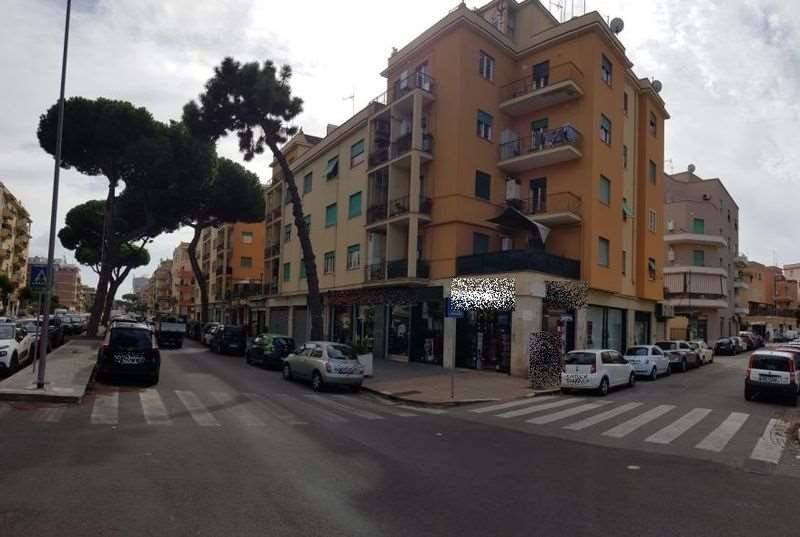 ufficio in vendita a Roma in zona Ostia