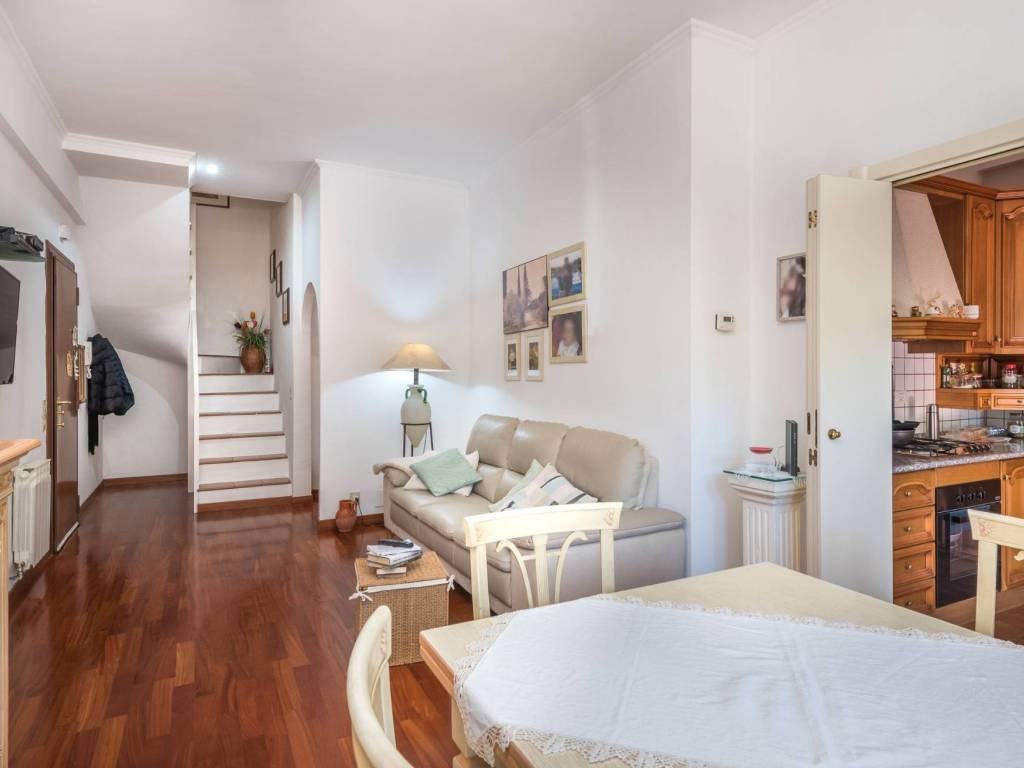 appartamento in vendita a Roma in zona Axa