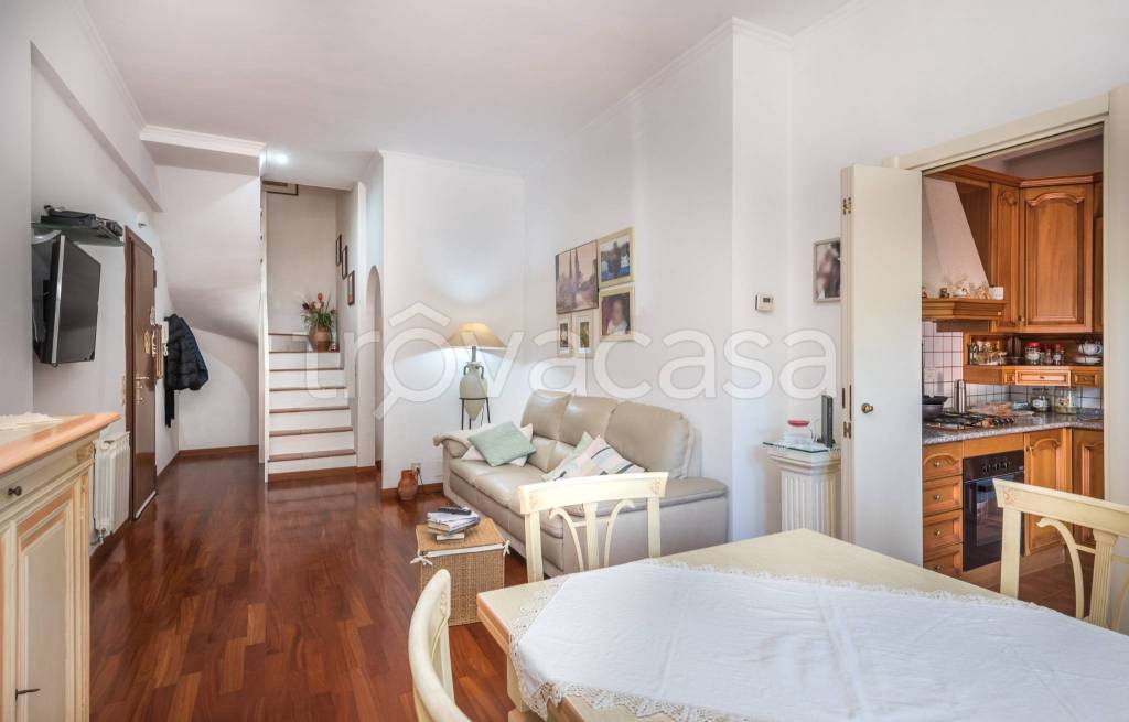 appartamento in vendita a Roma in zona Axa