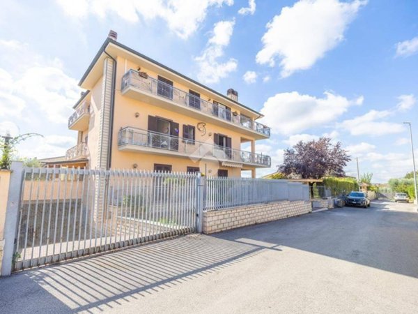appartamento in vendita a Roma in zona Castelverde