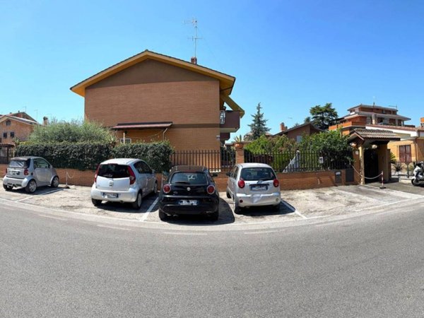casa indipendente in vendita a Roma in zona Casal Morena