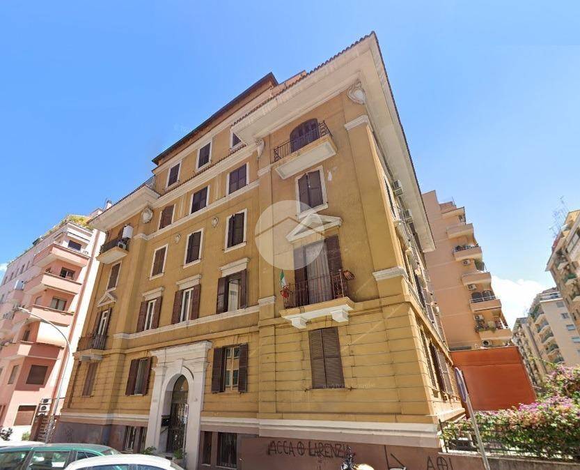 appartamento in vendita a Roma in zona Appio Latino