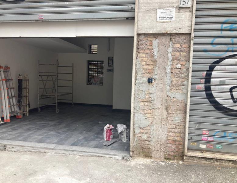 locale commerciale in vendita a Roma in zona Don Bosco