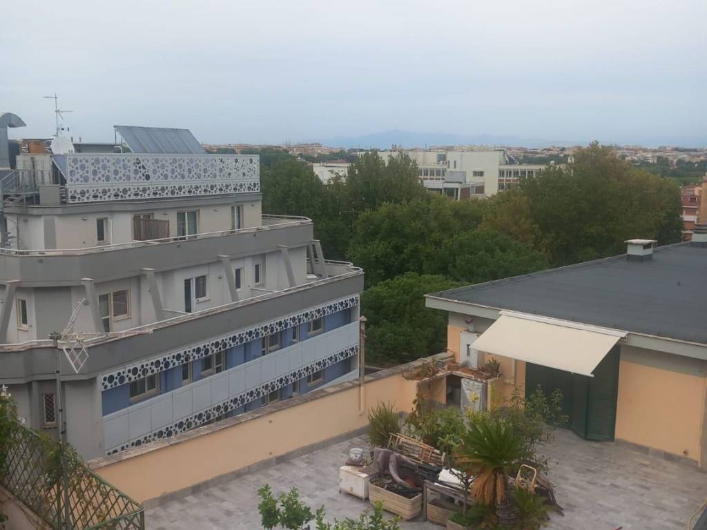appartamento in vendita a Roma in zona Ostiense