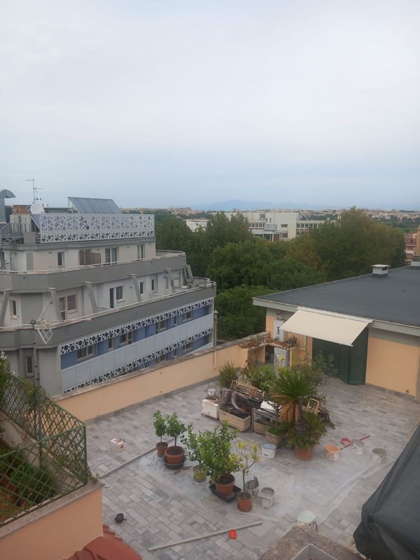 appartamento in vendita a Roma in zona Ostiense