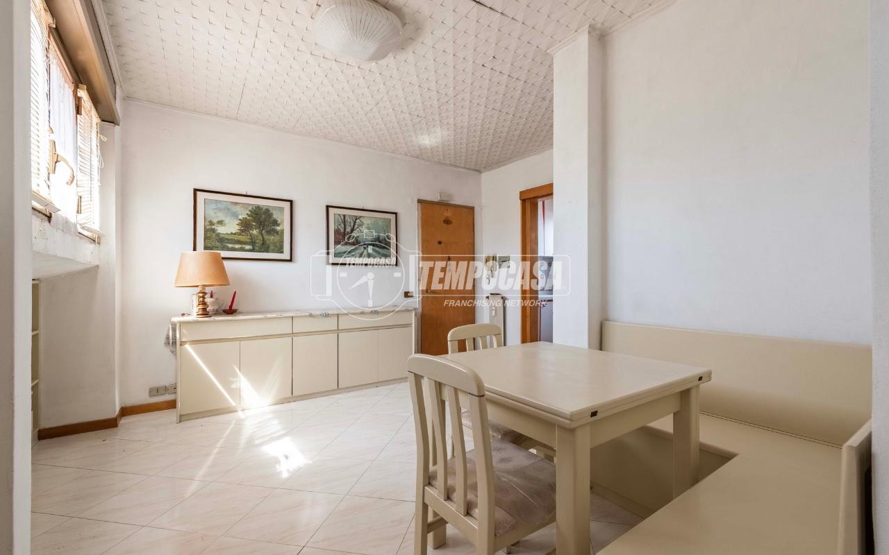 appartamento in vendita a Roma in zona Mostacciano