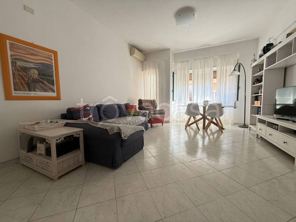 appartamento in vendita a Roma in zona Ostia