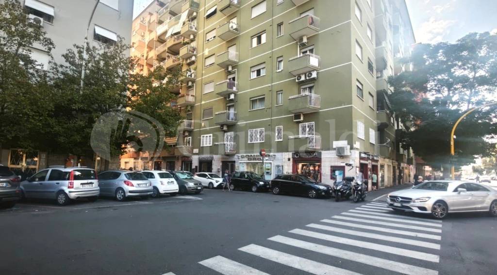 negozio in vendita a Roma in zona Portuense