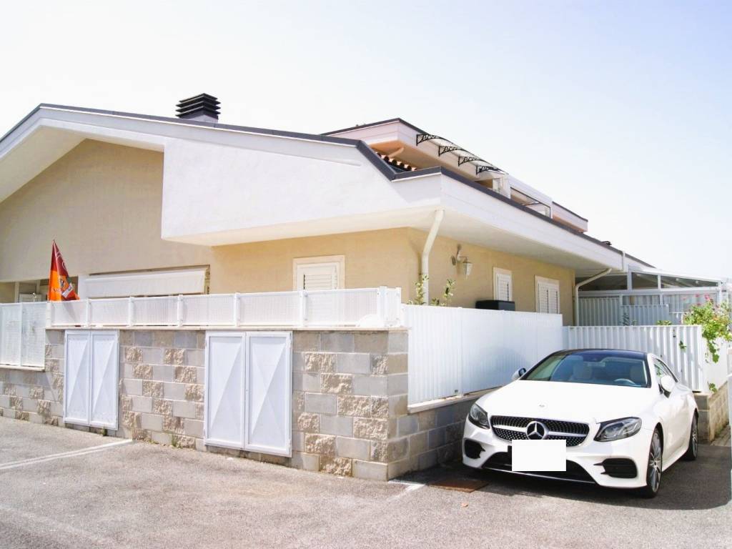 casa indipendente in vendita a Roma in zona Castelverde