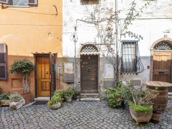 appartamento in vendita a Roma in zona Ostia Antica