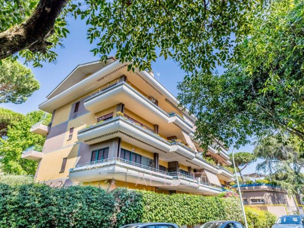 appartamento in vendita a Roma in zona Axa