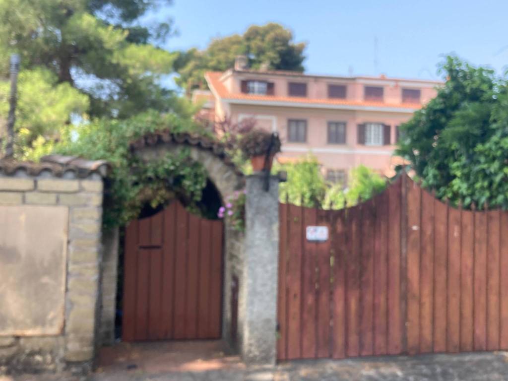 casa indipendente in vendita a Roma in zona Axa