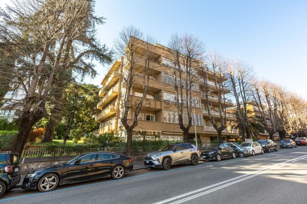 appartamento in vendita a Roma in zona EUR