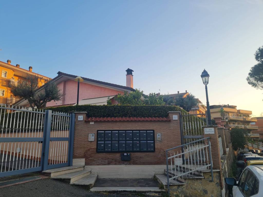 casa indipendente in vendita a Roma in zona Corviale
