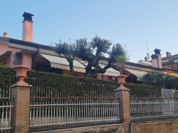 casa indipendente in vendita a Roma in zona Corviale