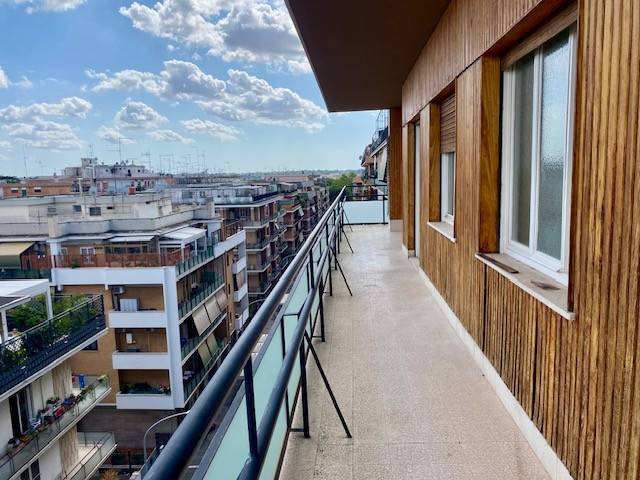 appartamento in vendita a Roma in zona Appio Claudio