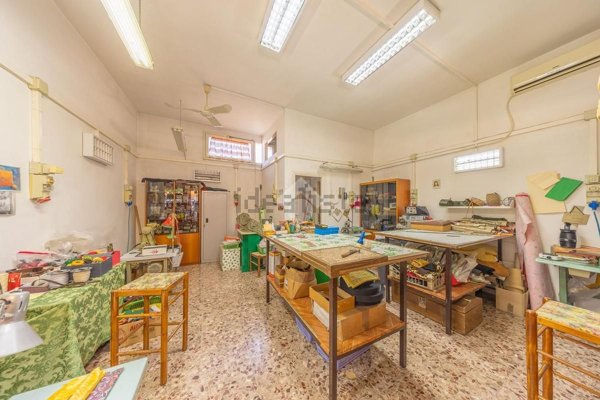 locale commerciale in vendita a Roma in zona Castelverde