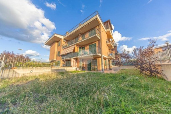 appartamento in vendita a Roma in zona Castelverde