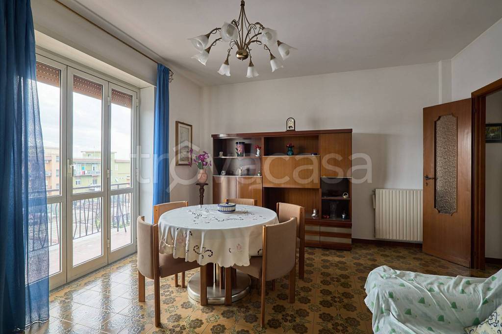 appartamento in vendita a Roma in zona Torre Angela