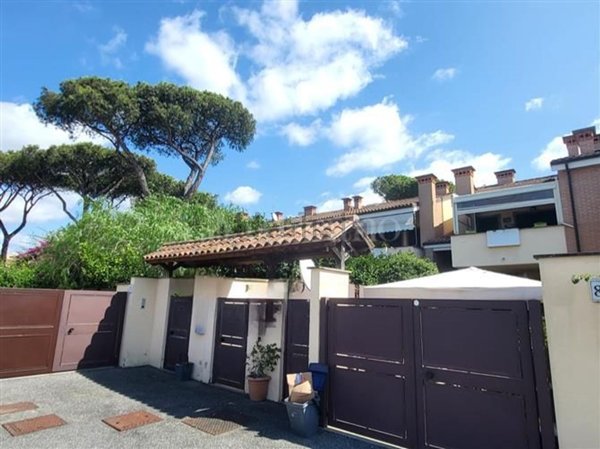 appartamento in vendita a Roma in zona Infernetto