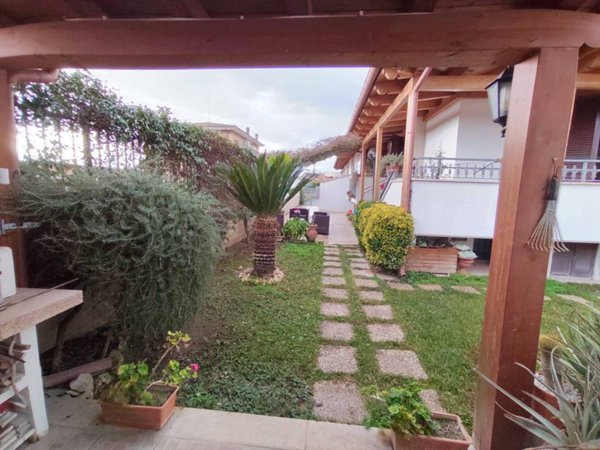 casa indipendente in vendita a Roma in zona Massimina/Casal Lumbroso