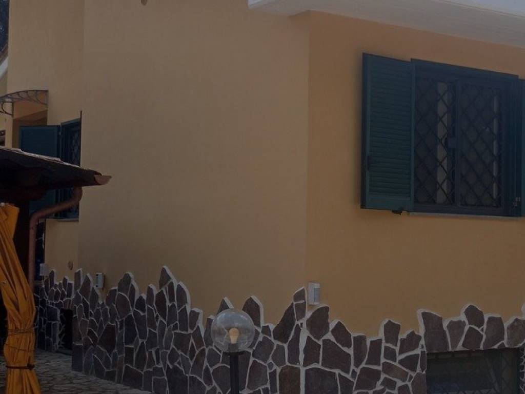 casa indipendente in vendita a Roma in zona Infernetto
